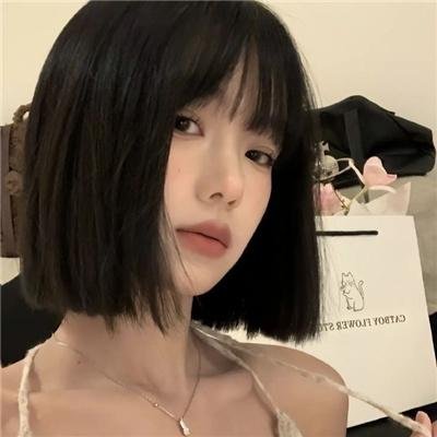追梦的黎族女娃娃